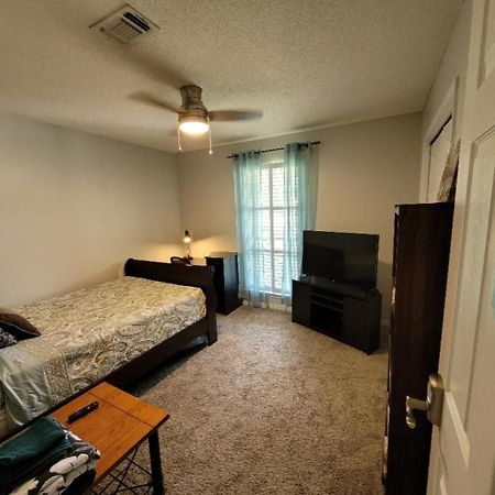 Bedroom Four Minutes From Beach Pensacola Exteriér fotografie